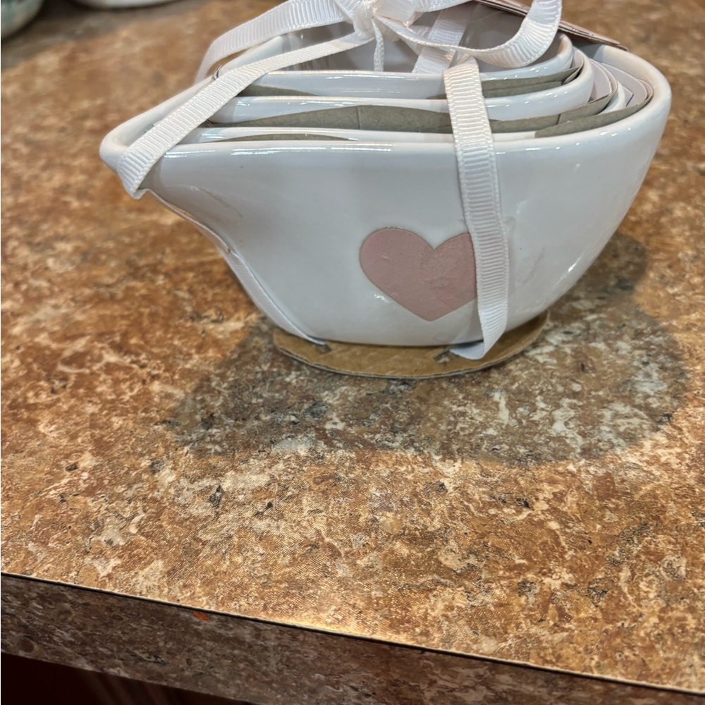 The Bake Shop Adorable White heart shaped MCset w/pink hearts never used